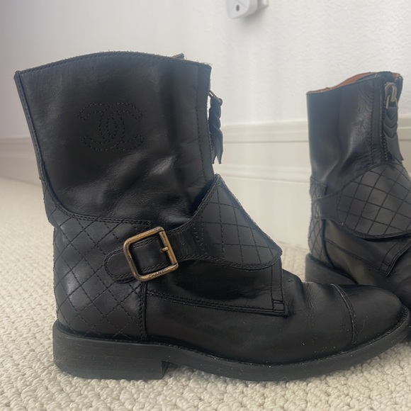 Size 36 Chanel boots. They’re beautiful but just a bit too small on me. - Picture 5 of 7